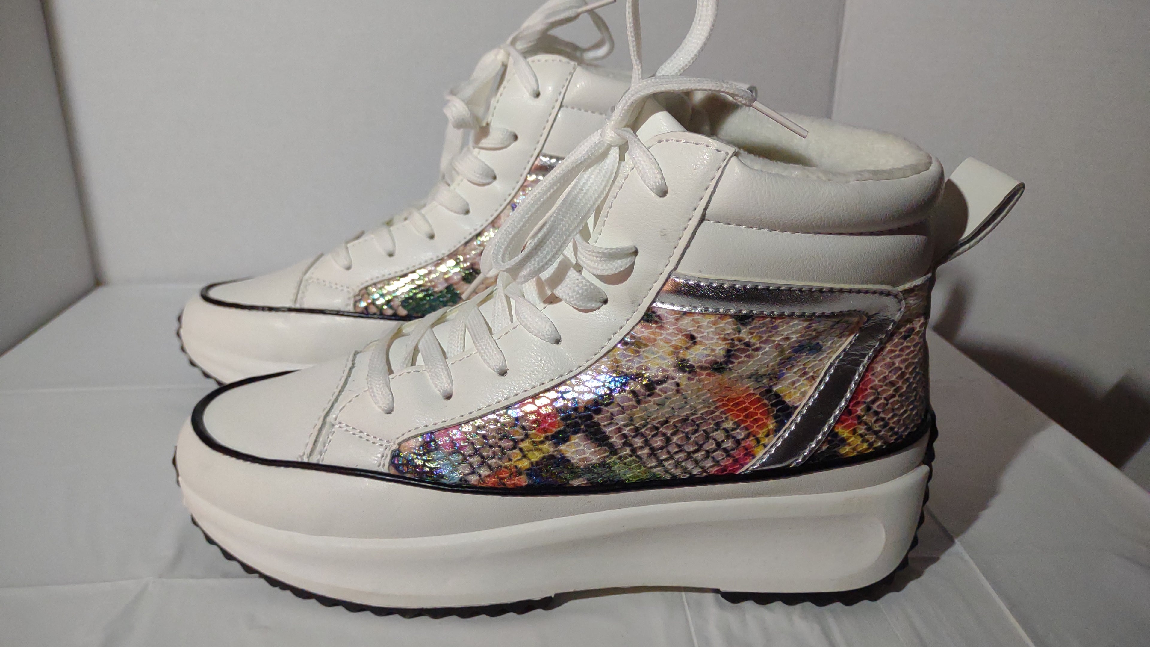 Yoki Hi-Top Fashion Sneaker