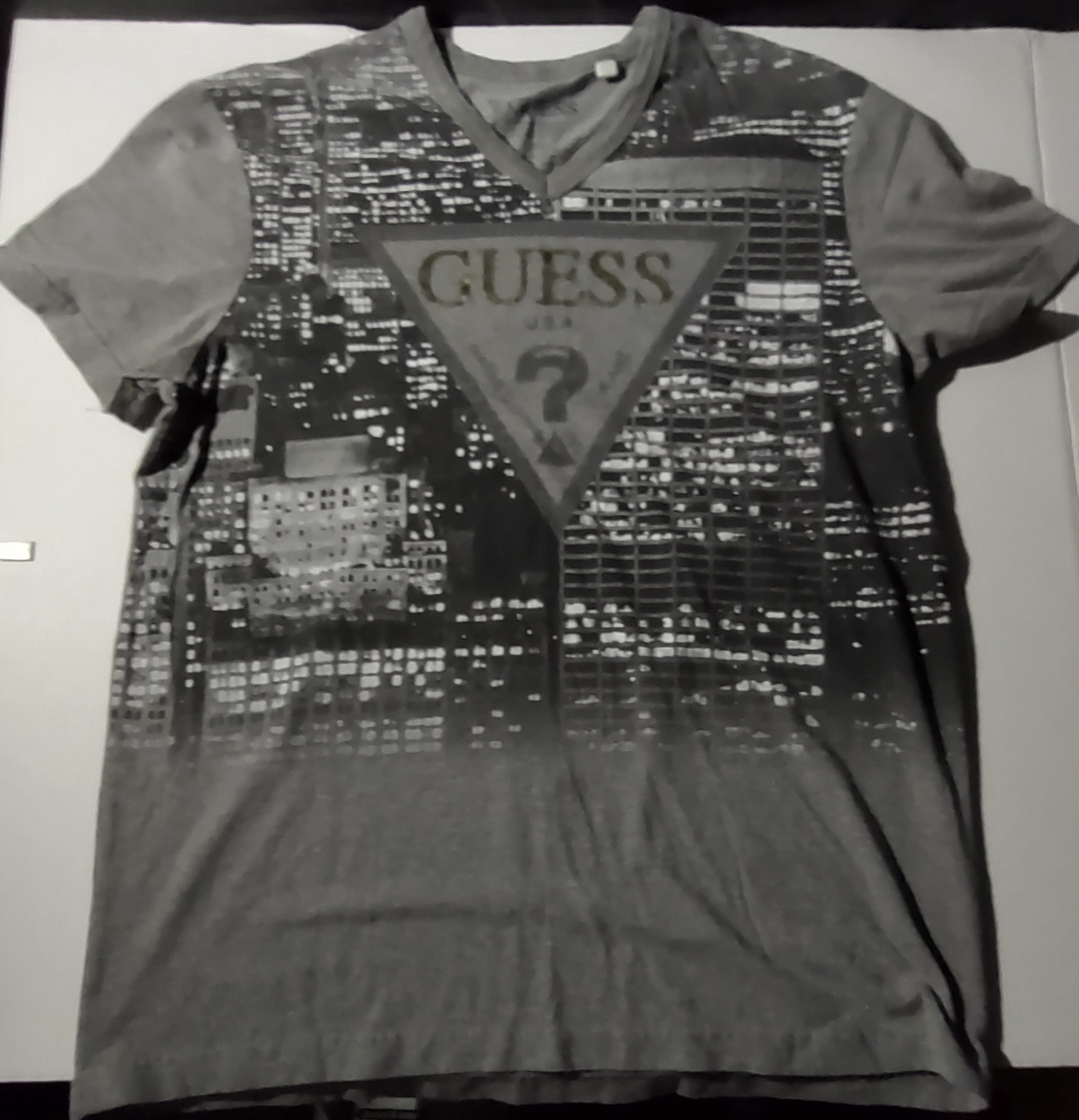GUESS V-Neck T-Shirt